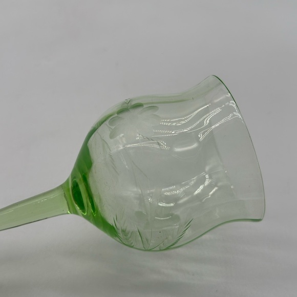 Art Deco wine uranium wine glasses simple with garland 1 Glass - Picture 10 of 11